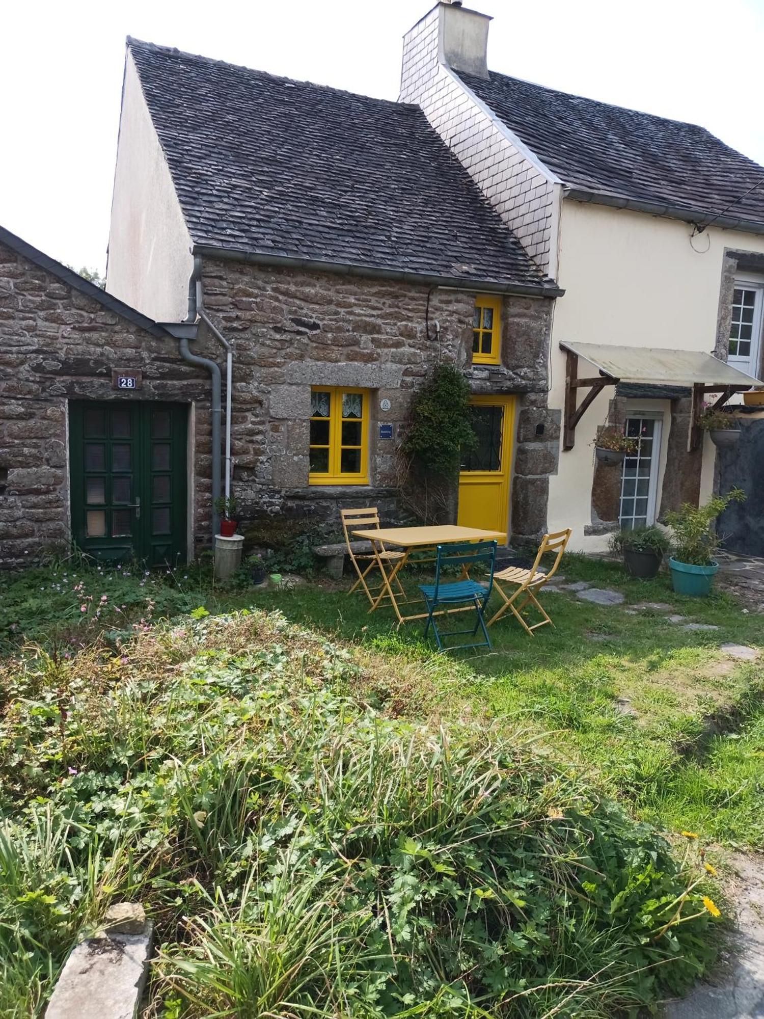 La Maison De Poupee Berrien Экстерьер фото